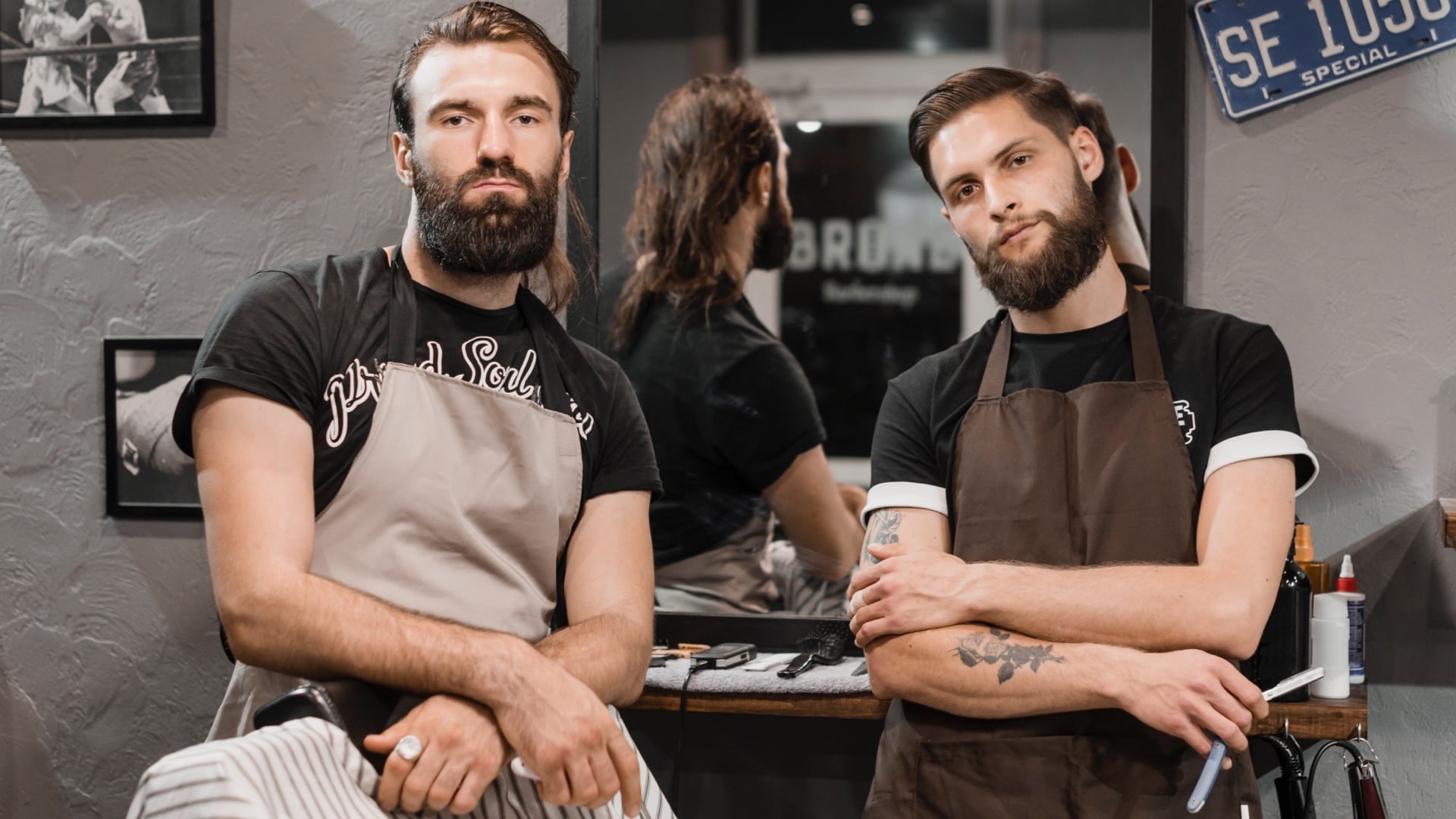 na snímke sú dvaja muži