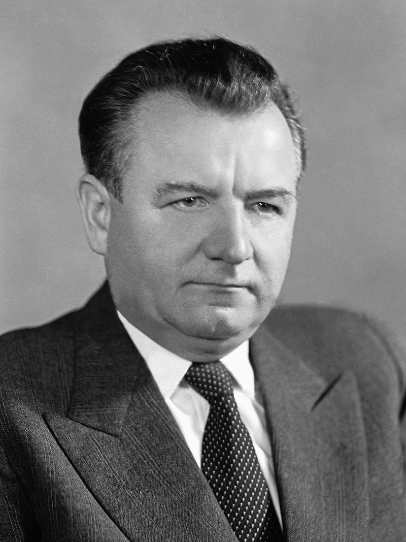 Bundesarchiv_Bild_183-R90009,_Budapest,_II._Weltfestspiele,_Festumzug,_tschechische_Delegation_(cropped_KG)