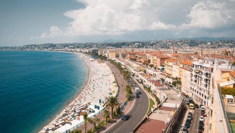 Na snímke je pobrežie mesta Nice