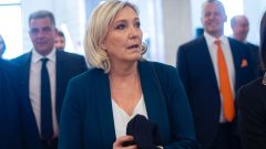 Na snímke sprava v pozadí predseda hnutia Sme rodina Boris Kollár a v popredí predsedníčka Národného frontu Marine Le Penová