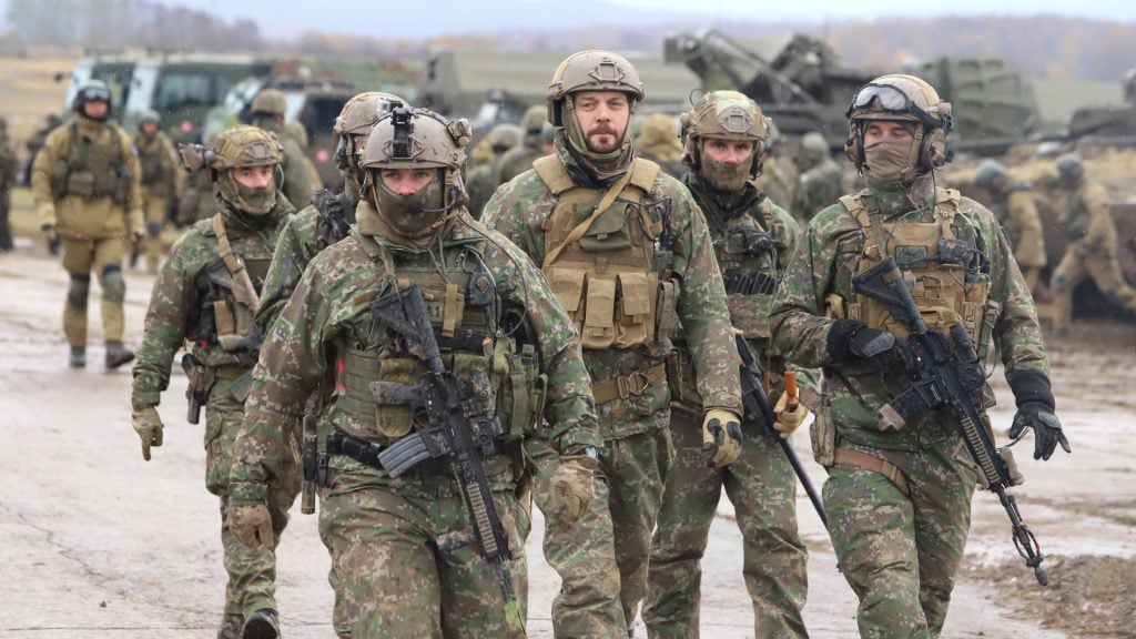 Nábor vojakov, záverečný nástup vojakov, ktorí sa zúčastnili na medzinárodnárodnom vojenskom cvičení Slovenský štít 2019 v priestoroch Centra výcviku Lešť