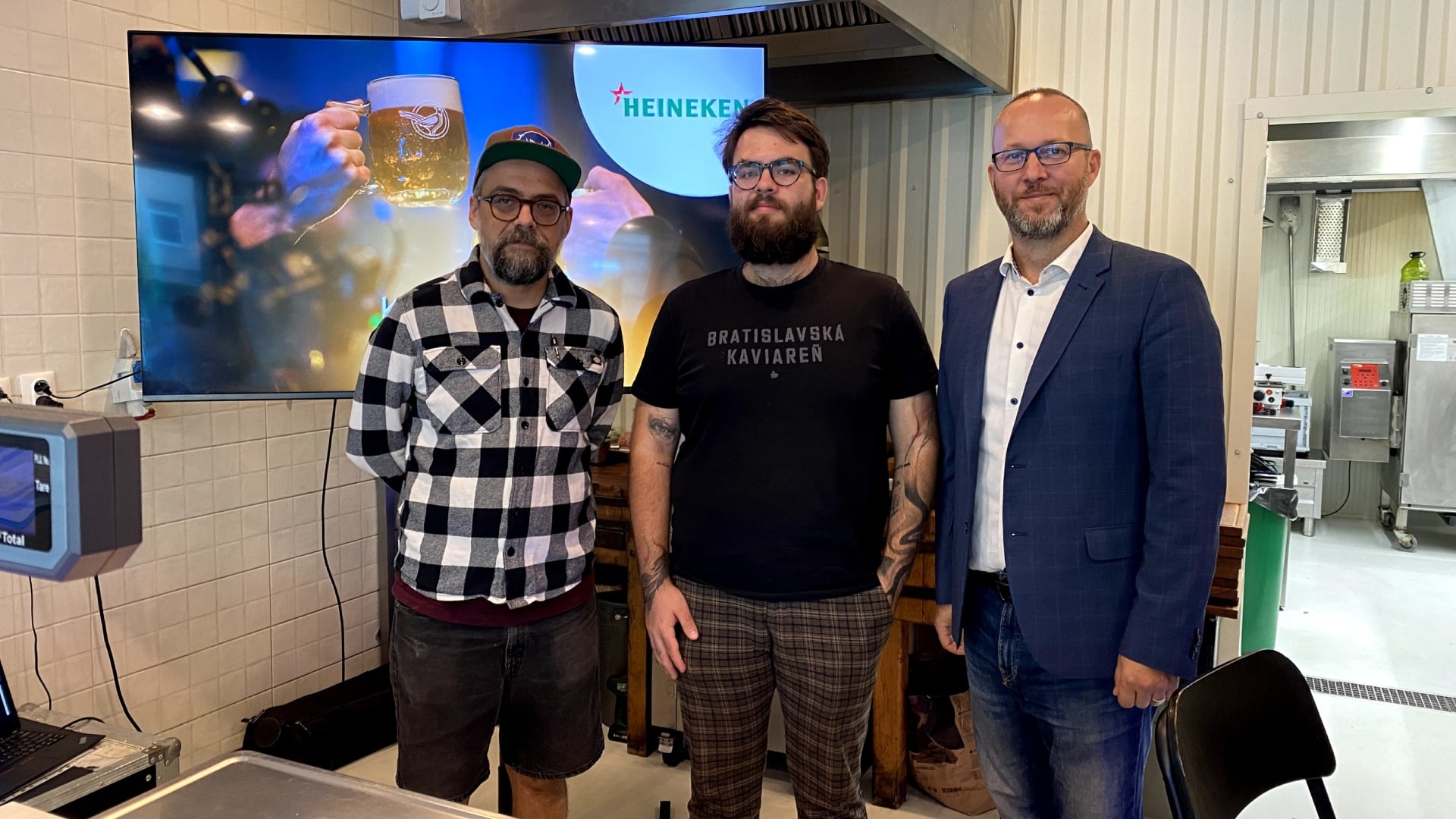 Roman Kóňa a obchodný manažér spoločnosti heineken