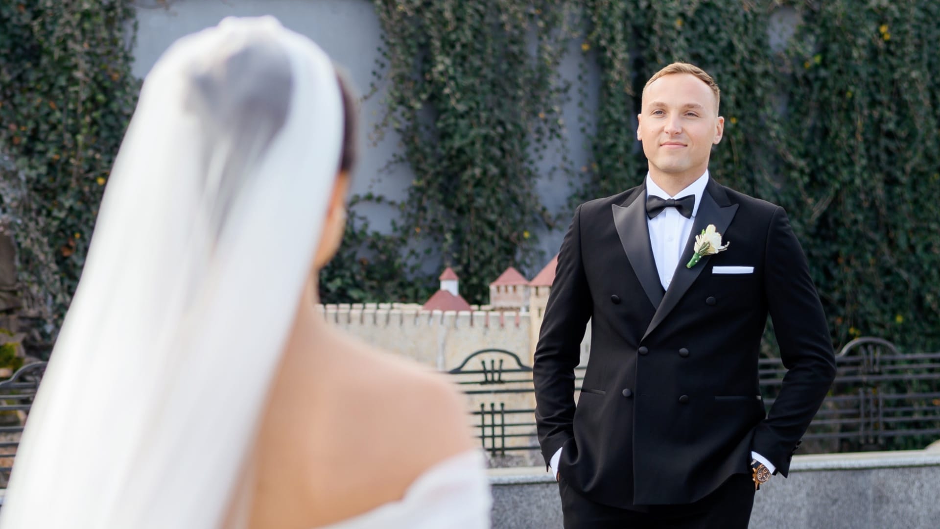 Na snímke je ženích a nevesta