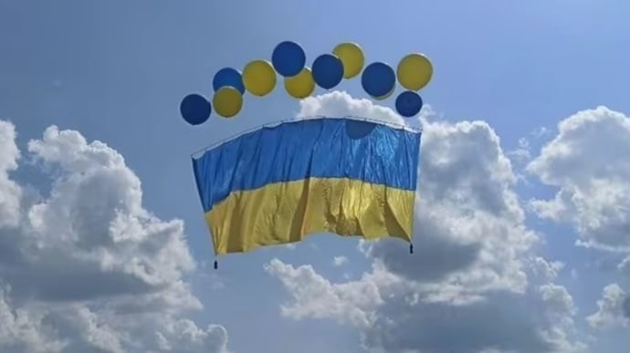 Ukrajinská vlajka letela nad okupovaným ukrajinským mestom Doneck