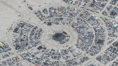 Na snímke záber z festivalu Burning Man.