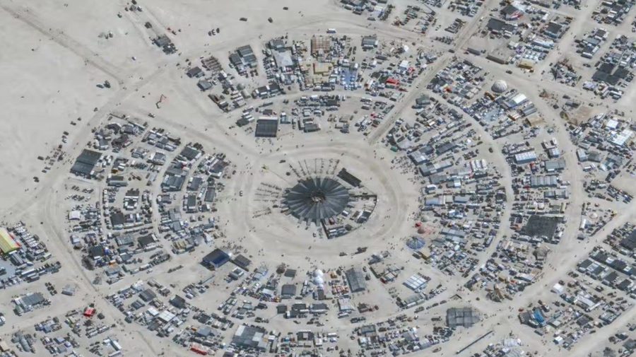 Na snímke záber z festivalu Burning Man.