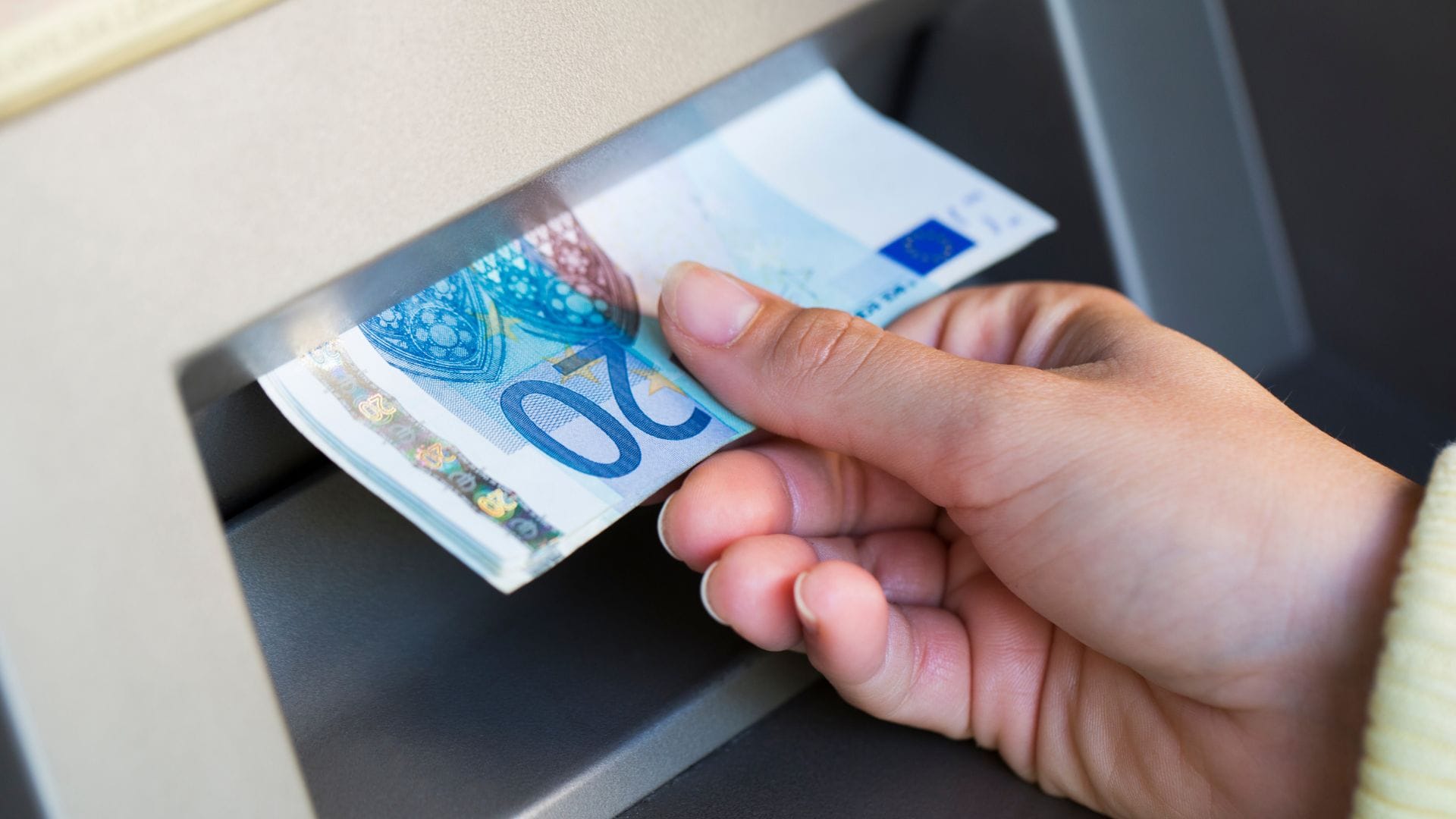 peniaze, bankomať, euro