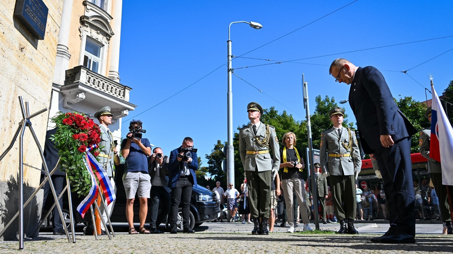 Na snímke vpravo predseda Národnej rady (NR) Slovenskej republiky (SR) Boris Kollár (Sme-rodina)
