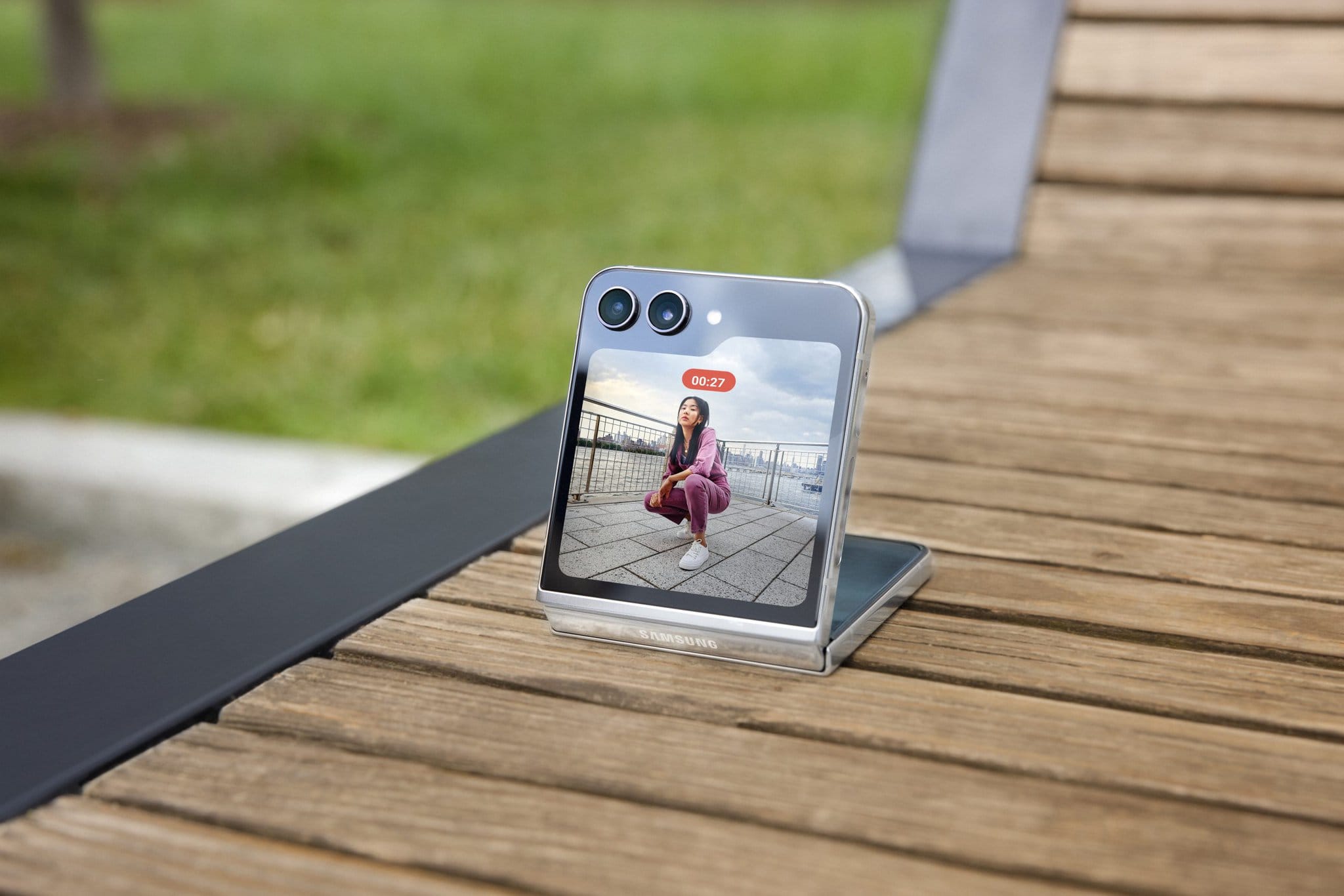 125_FLIP5_FLEXCAM_1_HI