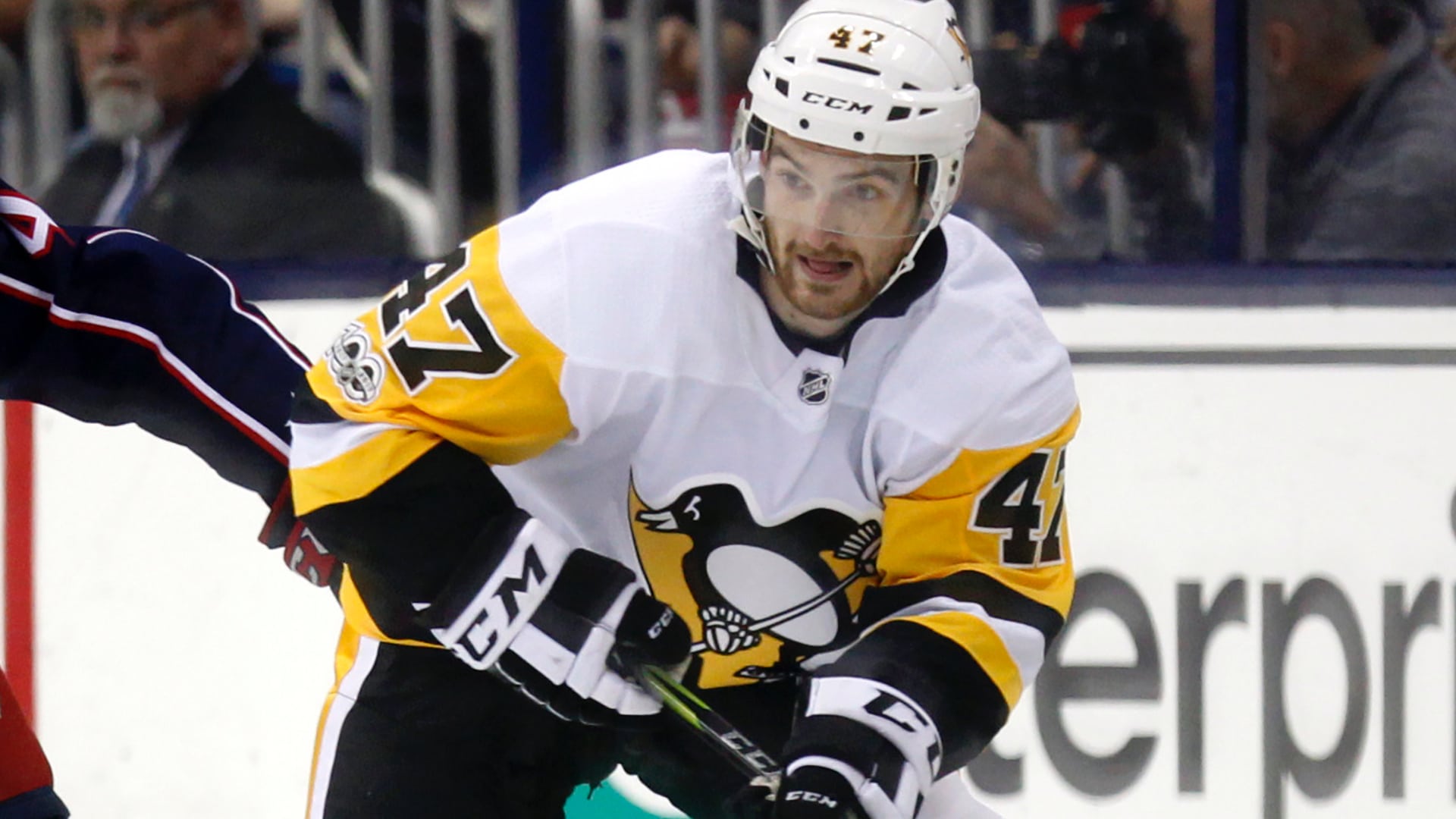 Hokejista Adam Johnson, ktorý tragicku umrel počas zápasu