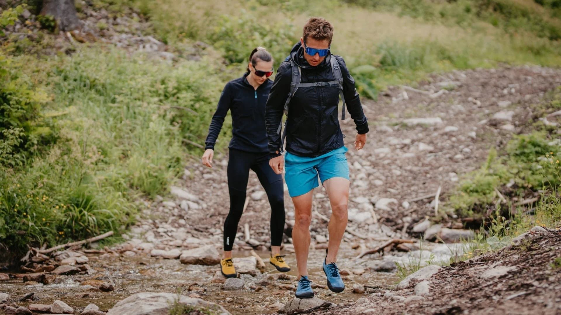 muž a žena na túre