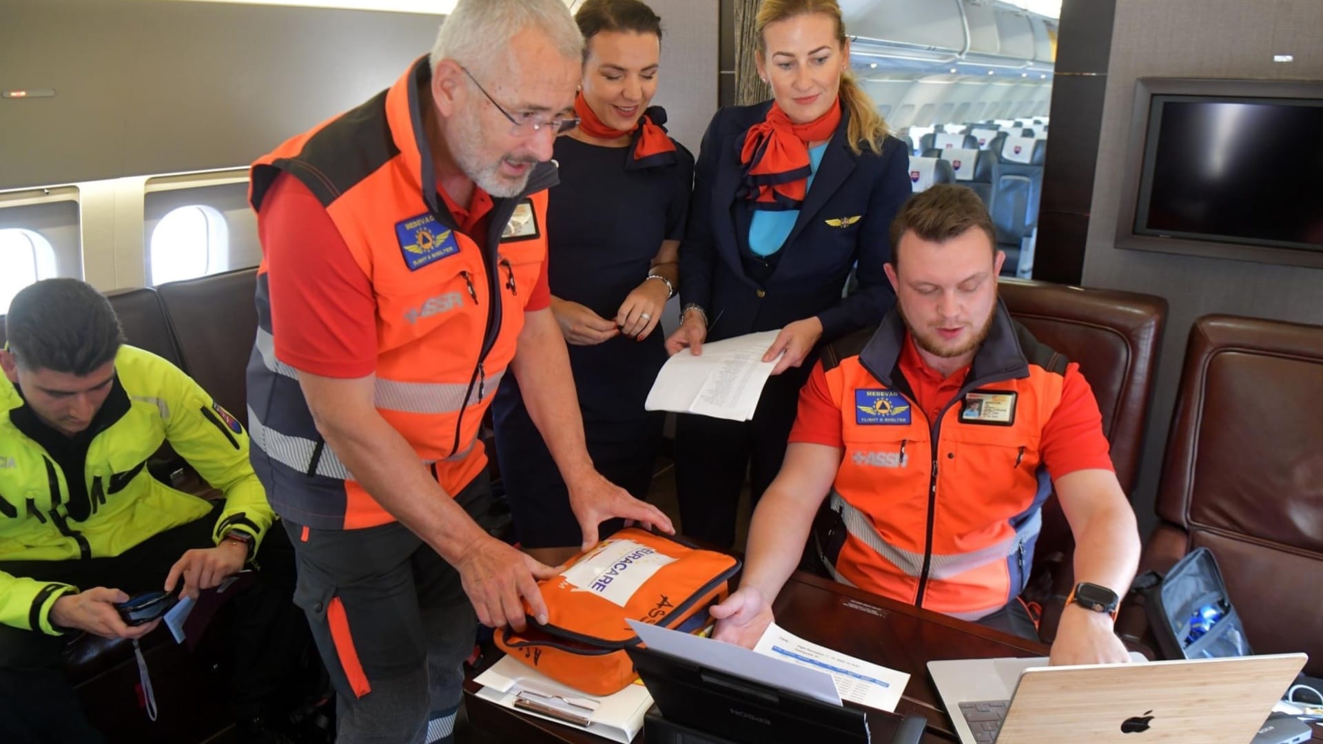 Jakub Liščinský s tímom na palube vládneho špeciálu