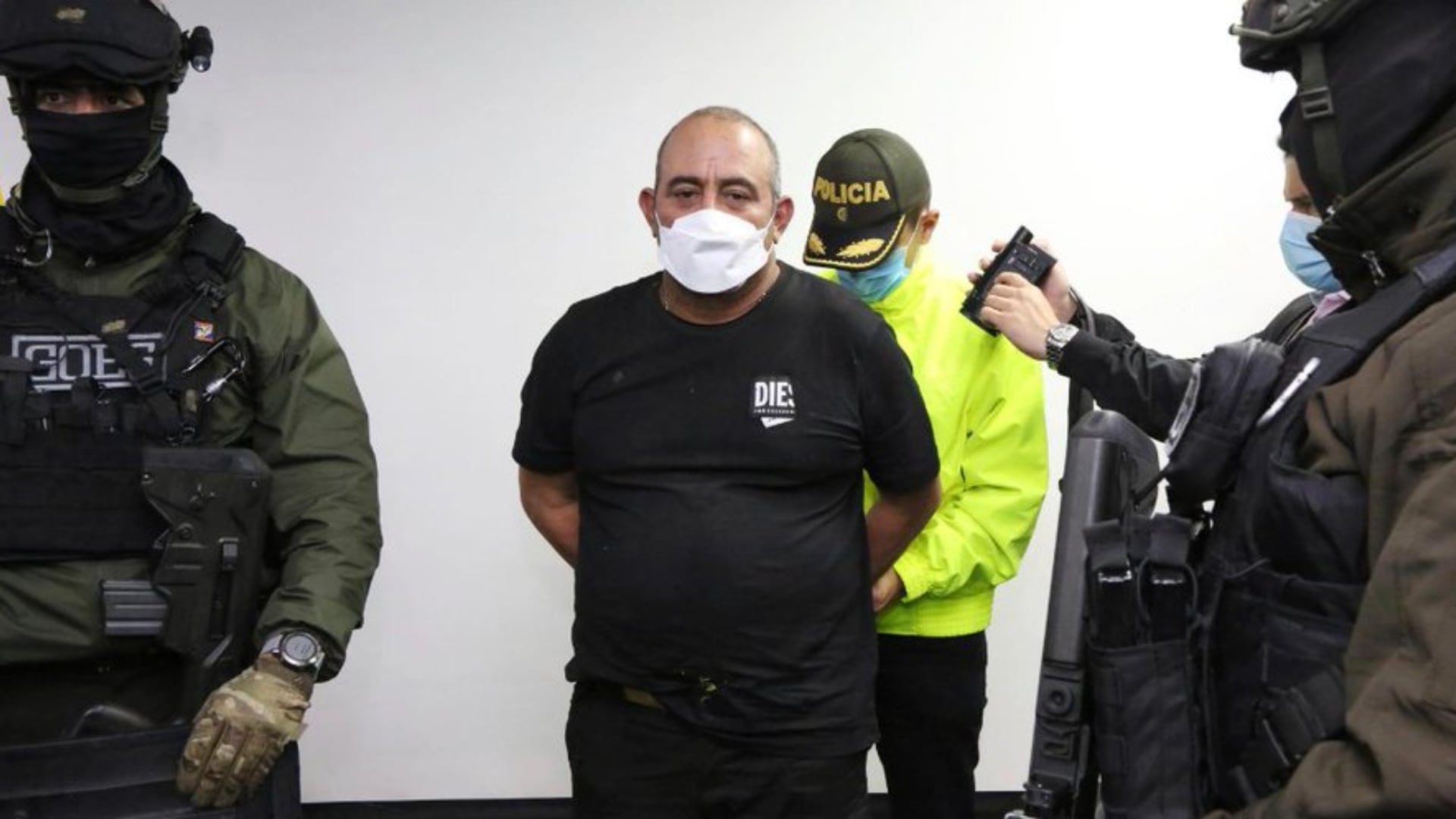 Drogový boss Otoniel v sprievode polície