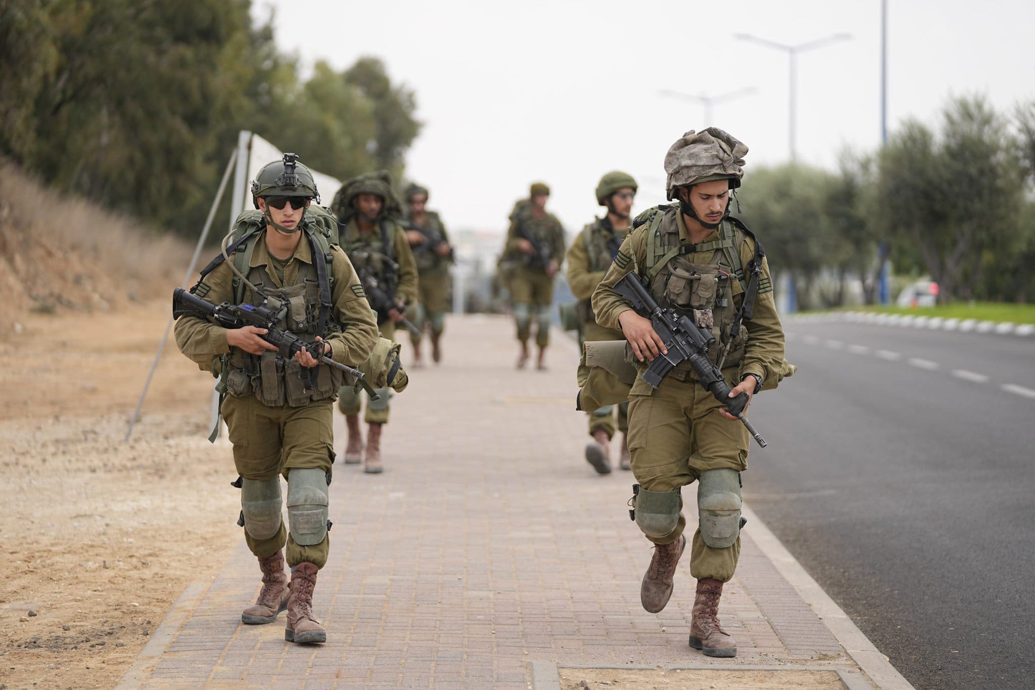 Fotografie zachytávajúce vojnu v Izraeli. Ostreľovanie a smútok