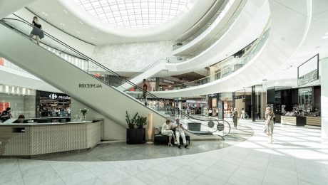 Na snímke je nákupné centrum