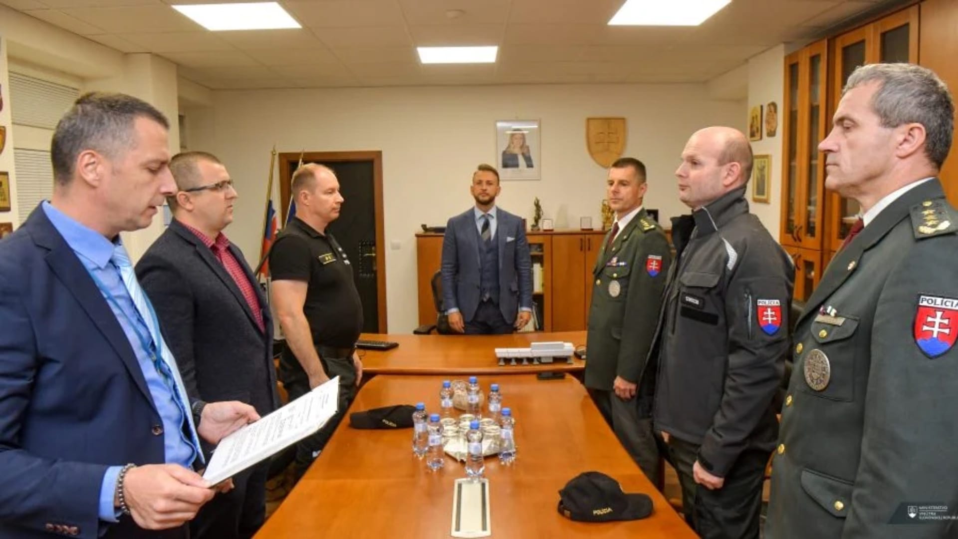 Minister Matúš Šutaj Eštok rozhodol o postavení mimo službu obvinených policajtov NAKA.