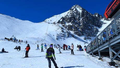 Prázdninová lyžovačka na Skalnatom Plese vo Vysokých Tatrách