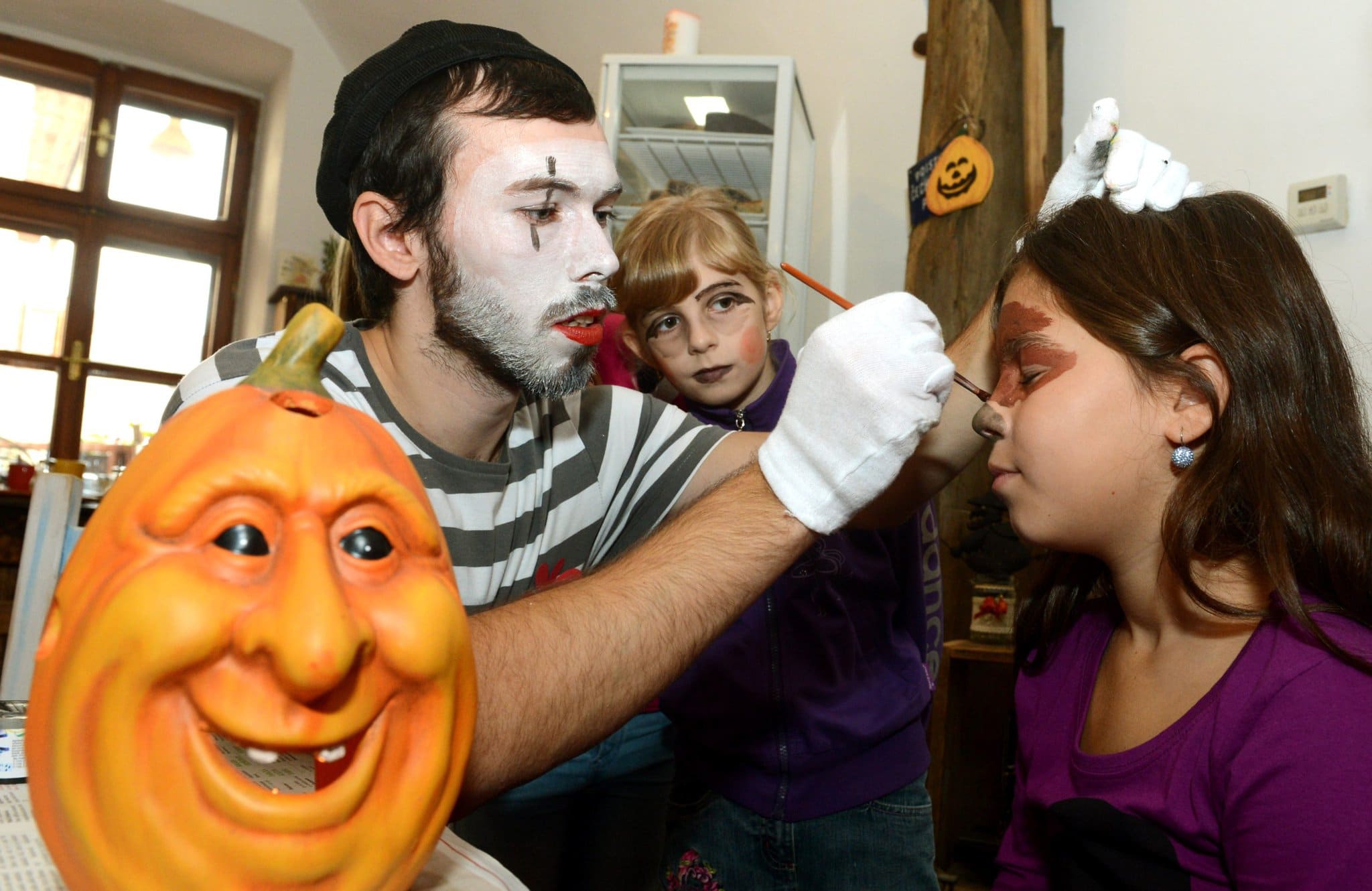halloween sviatok strašidlo maľovanie