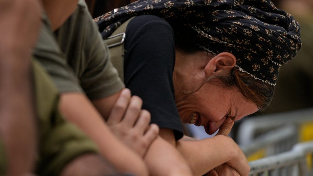 Izraelčanka plače nad vojnou