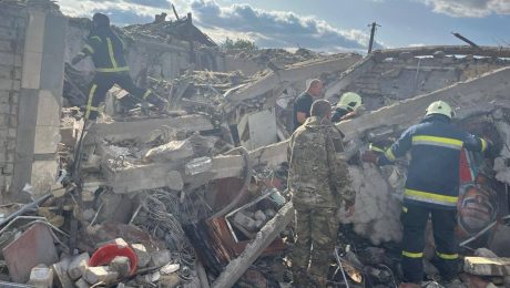 Zničený obchod v dedine Hroza, ktorý zasiahli Rusi. Z miesta hlásia množstvo obetí.