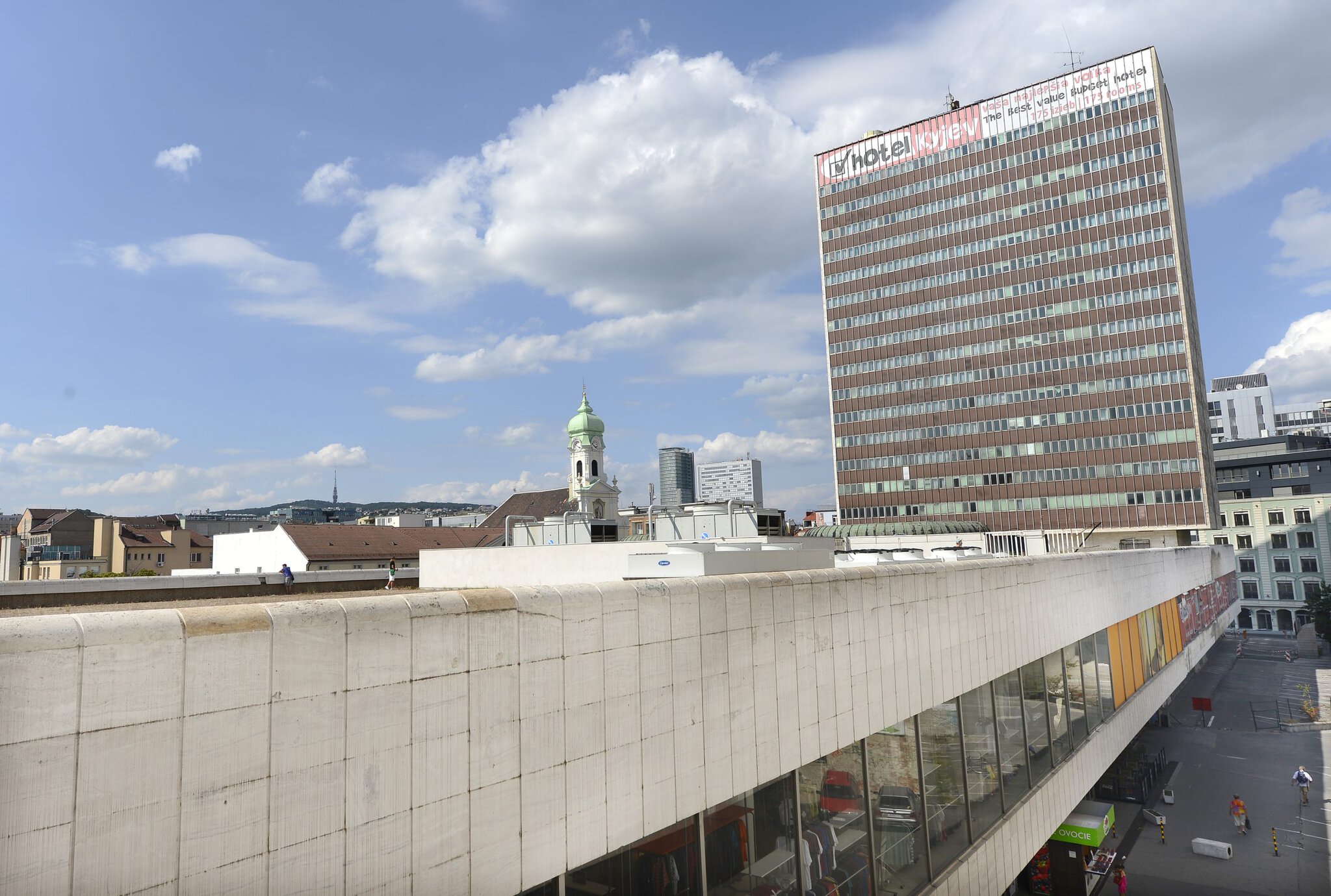 20jul2003_Pikni_Kamenne_pre_ludi_22077035