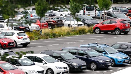 na snímke je parkovisko v Bratislave