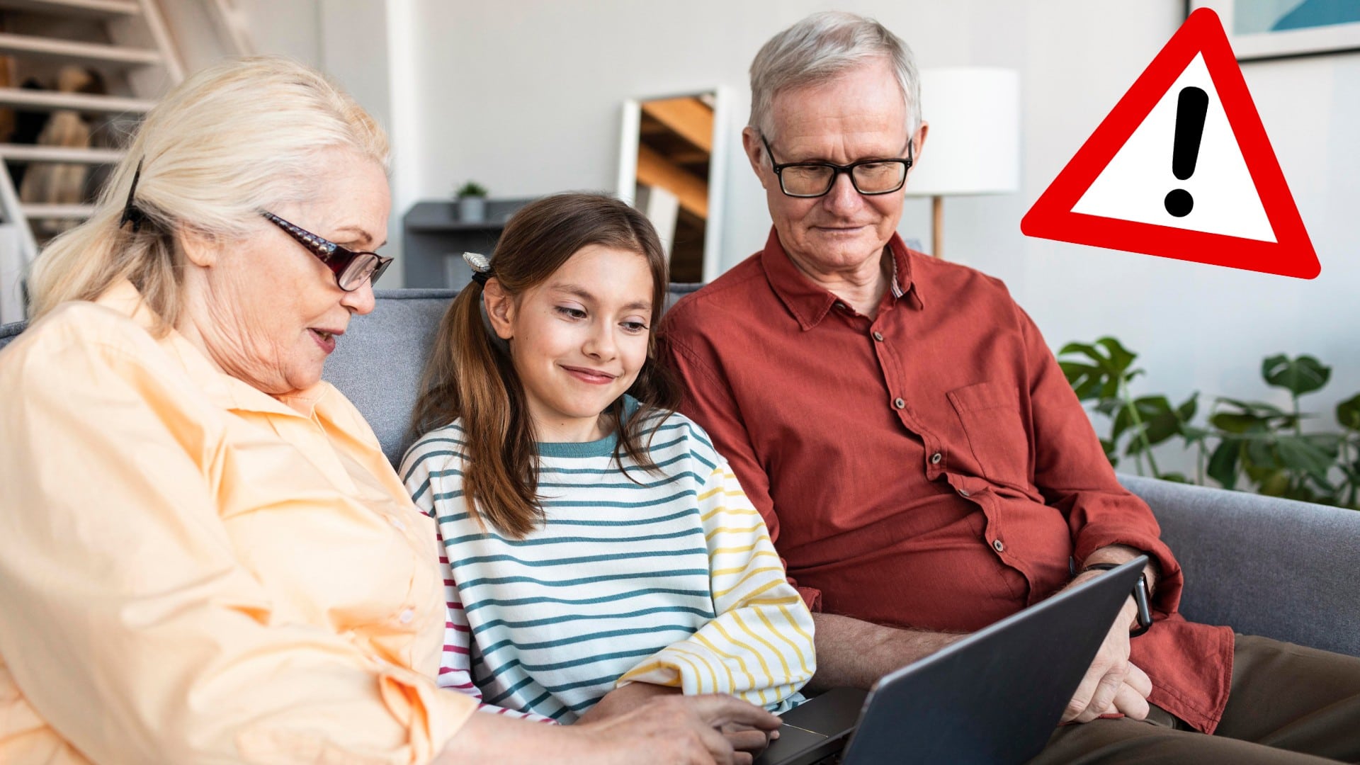 Starí rodičia s dievčatkom pozerajú do tabletu.