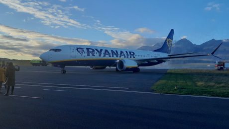 Lietadlo spoločnosti Ryanair na pristávacej ploche.