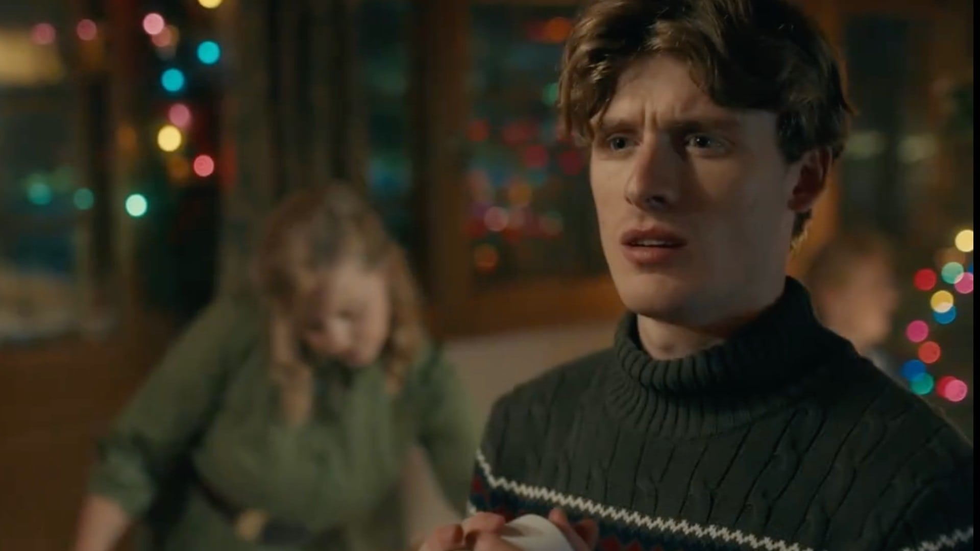 Muž, ktorý pohoršene hľadí.