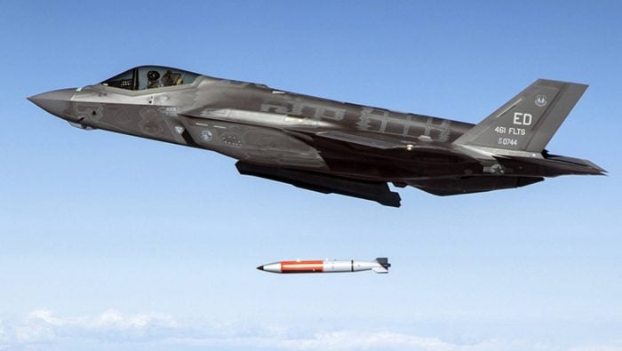 gravitačná bomba B61-12 z F-35