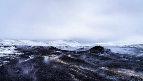 Sopka v meste Grindavík na Islande
