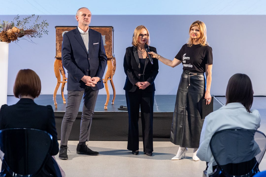 Predseda Správnej rady Nadácie ta3 Igor Čekirda, Miriam Juhanesovičová, predsedníčka APPA a Soňa Müllerová, moderátorka (zľava)