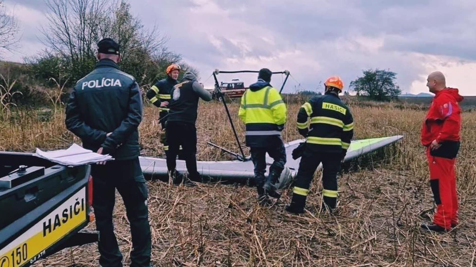 Tragédia pri Banskej Bystrici, havarované rogalo a polícia