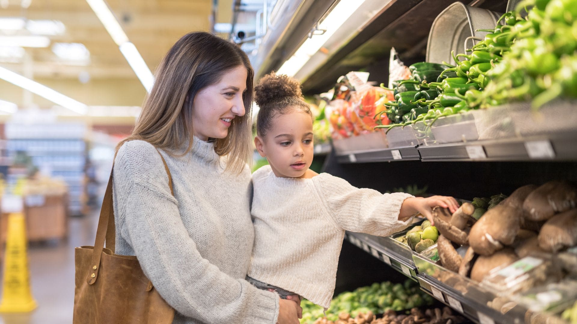 Nákup, rodina, potraviny, rodinný nákup v novom obchode