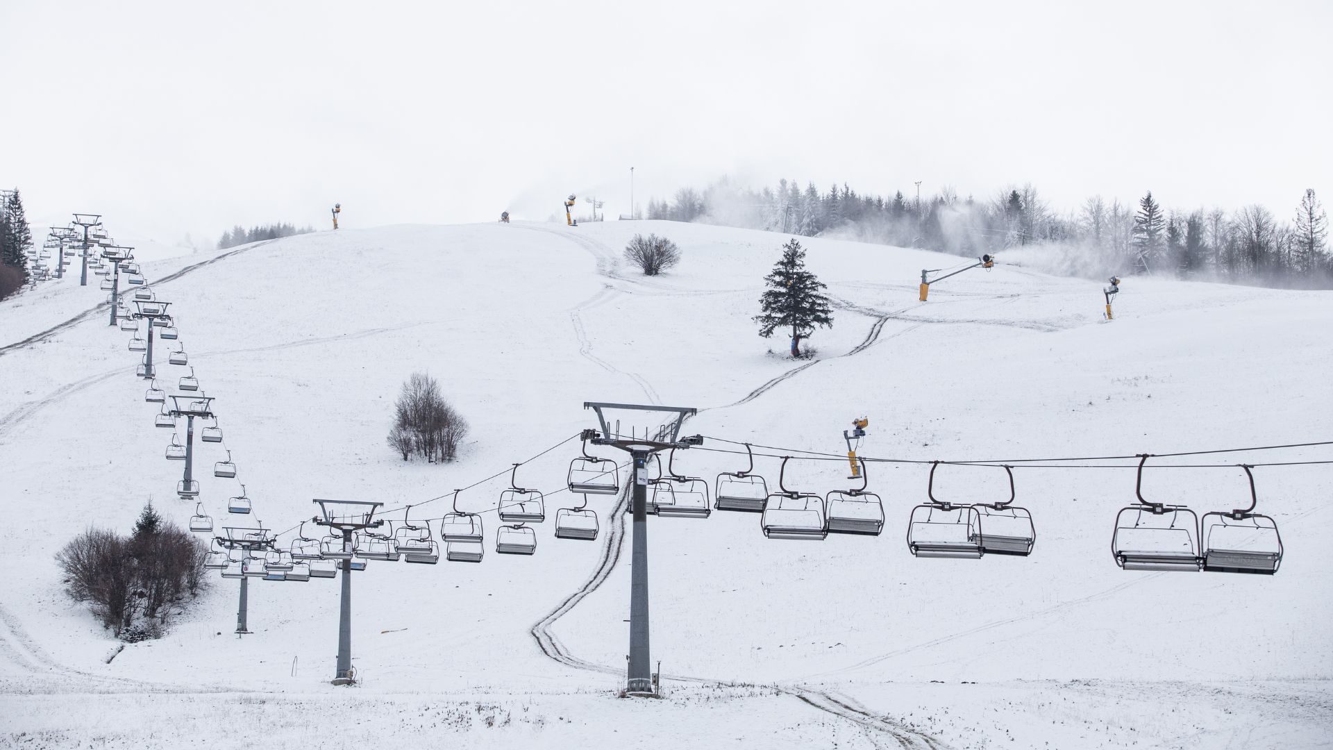 lyžovanie skipas sneh kopec vlek