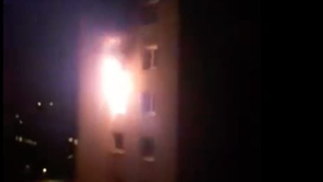 V Detve horí byt na 8. poschodí