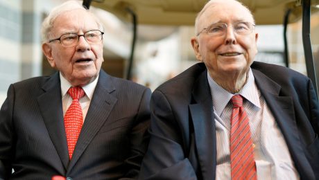 Vo veku 99 rokov zomrel Charlie Munger, dlhoročný partner Warrena Buffetta
