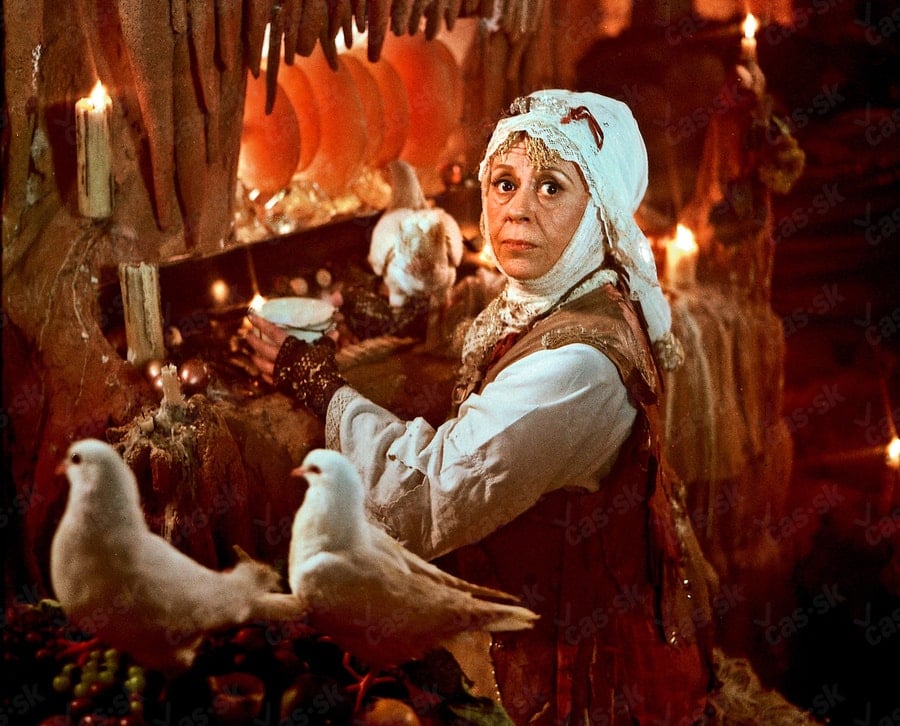 snímka z filmu Perinbaba