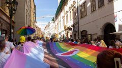 LGBT+ vlajky v Prahe na pochode Pride