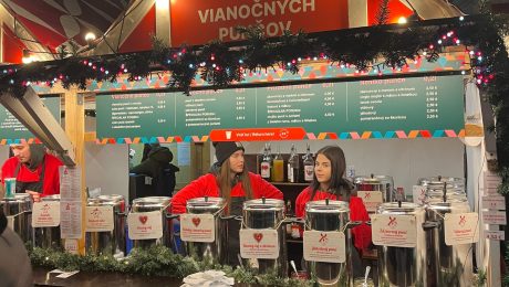 vianočný stánok s nápojmi