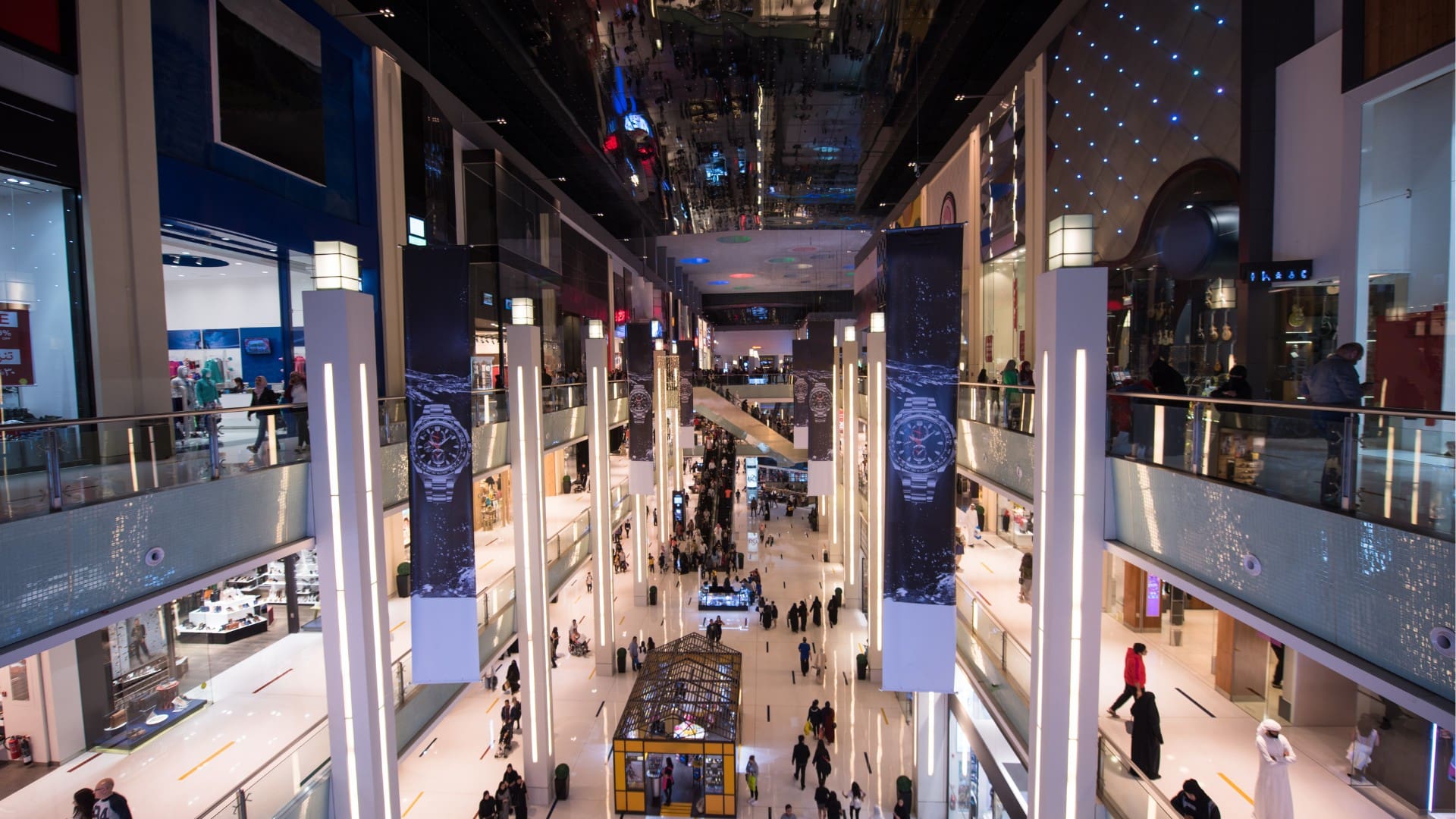 Na snímke je odfotené nákupné centrum