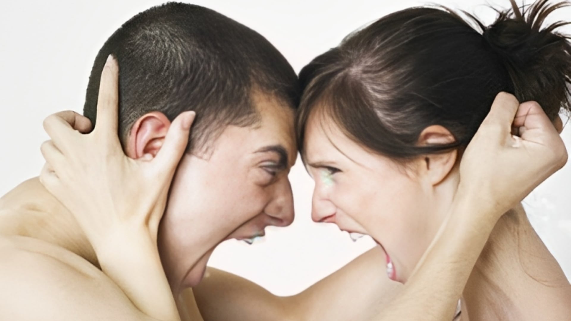 pár na seba kričí