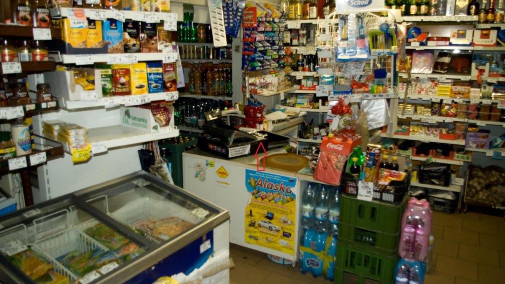 Na snímke predajňa potravín