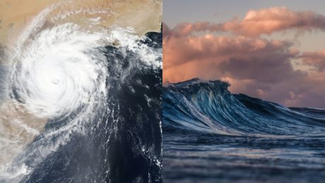 Na snímke je hurikán a morské vlny
