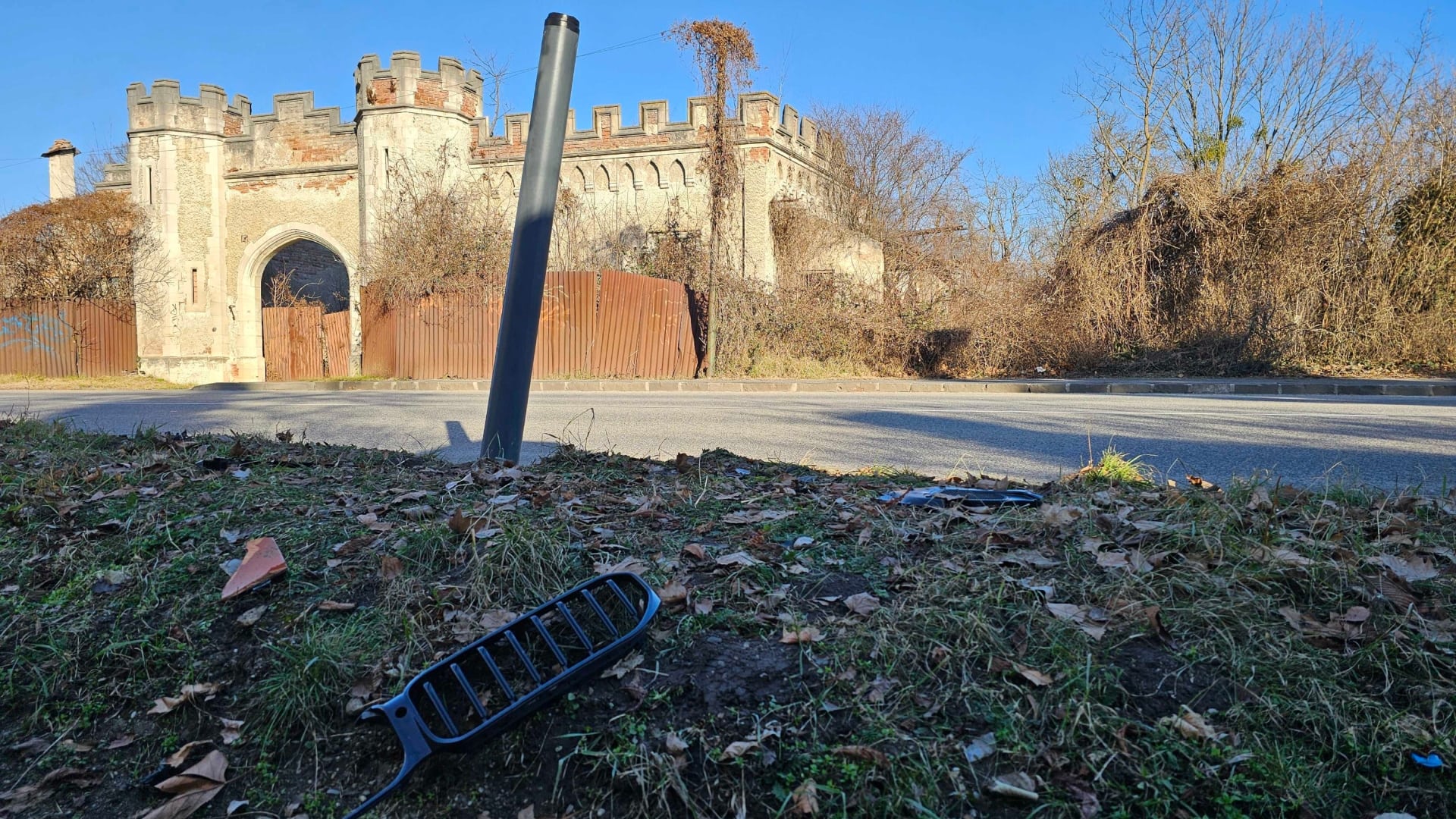 Štátna tajomníčka podpredsedu vlády Alena Sábelová narazila do stĺpa so služobným BMW.