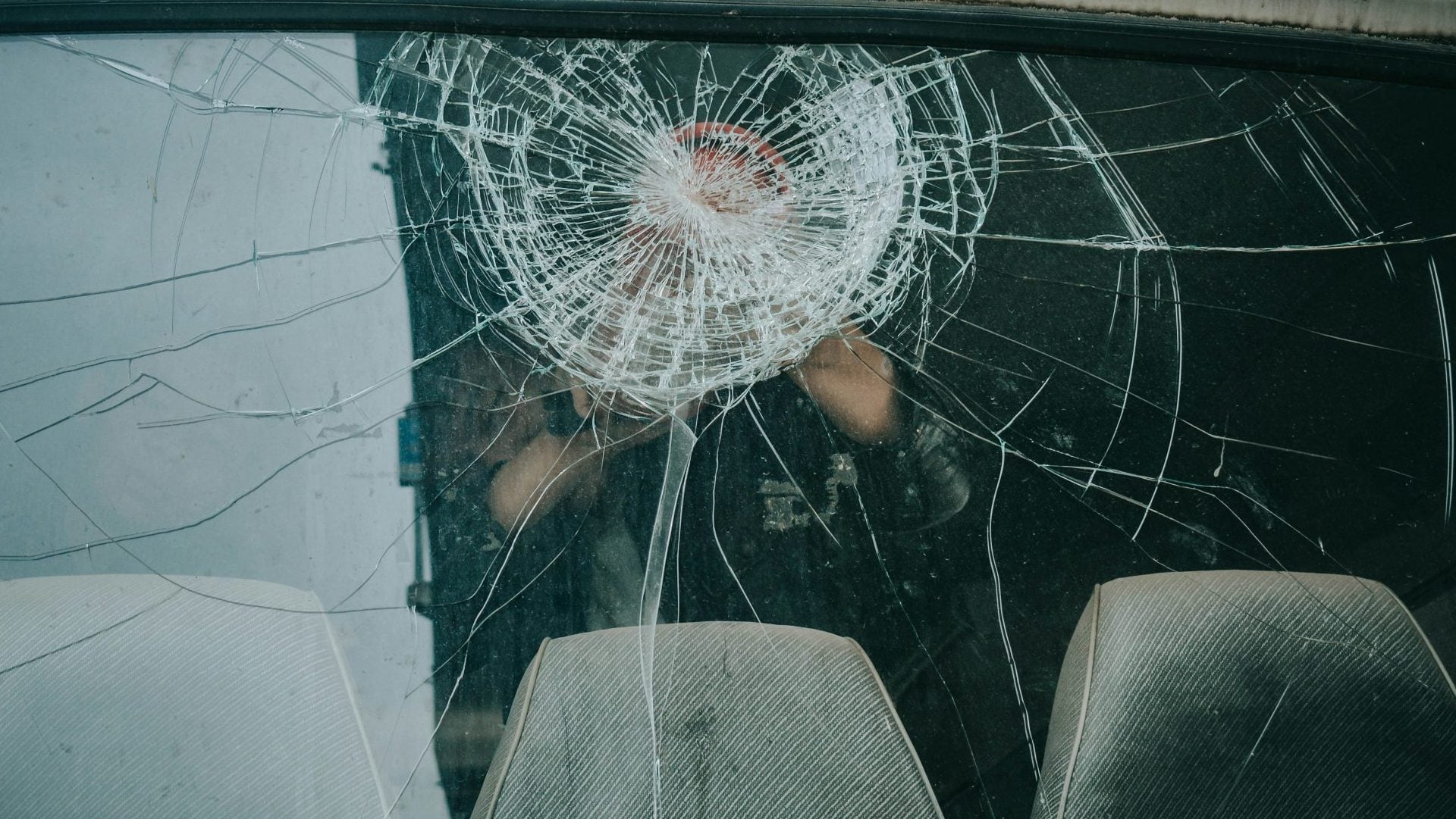 Poisťovne nechcú preplácať náhradu škody na čelnom skle