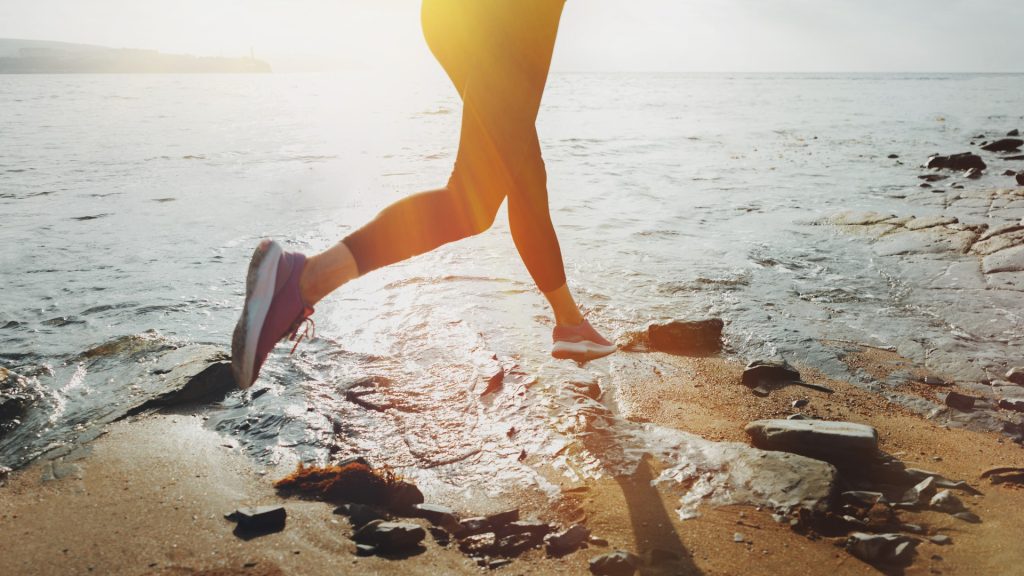 Na snímke je bežiaci človek