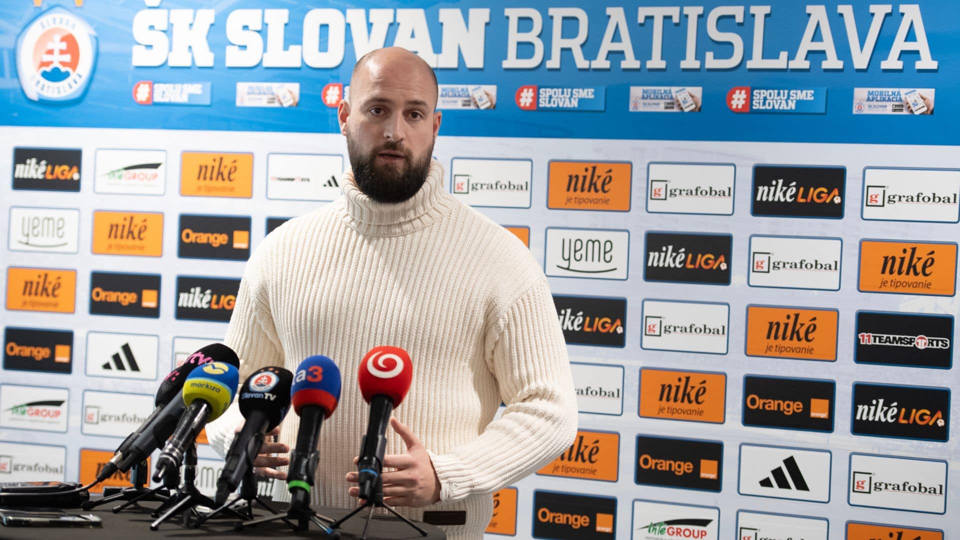 šk slovan bratislava ivan kmotrík
