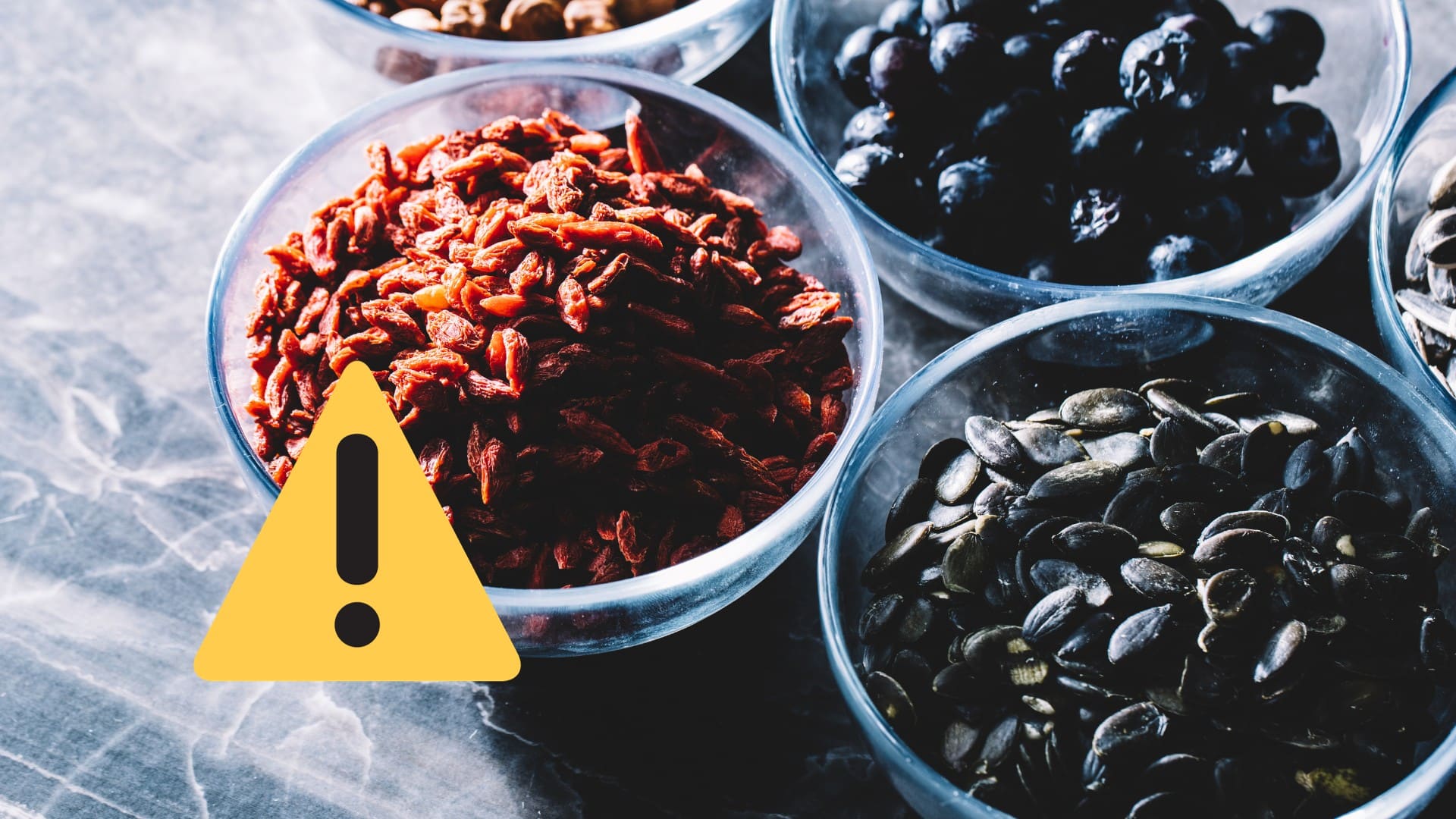 Na snímke sú suporpotraviny