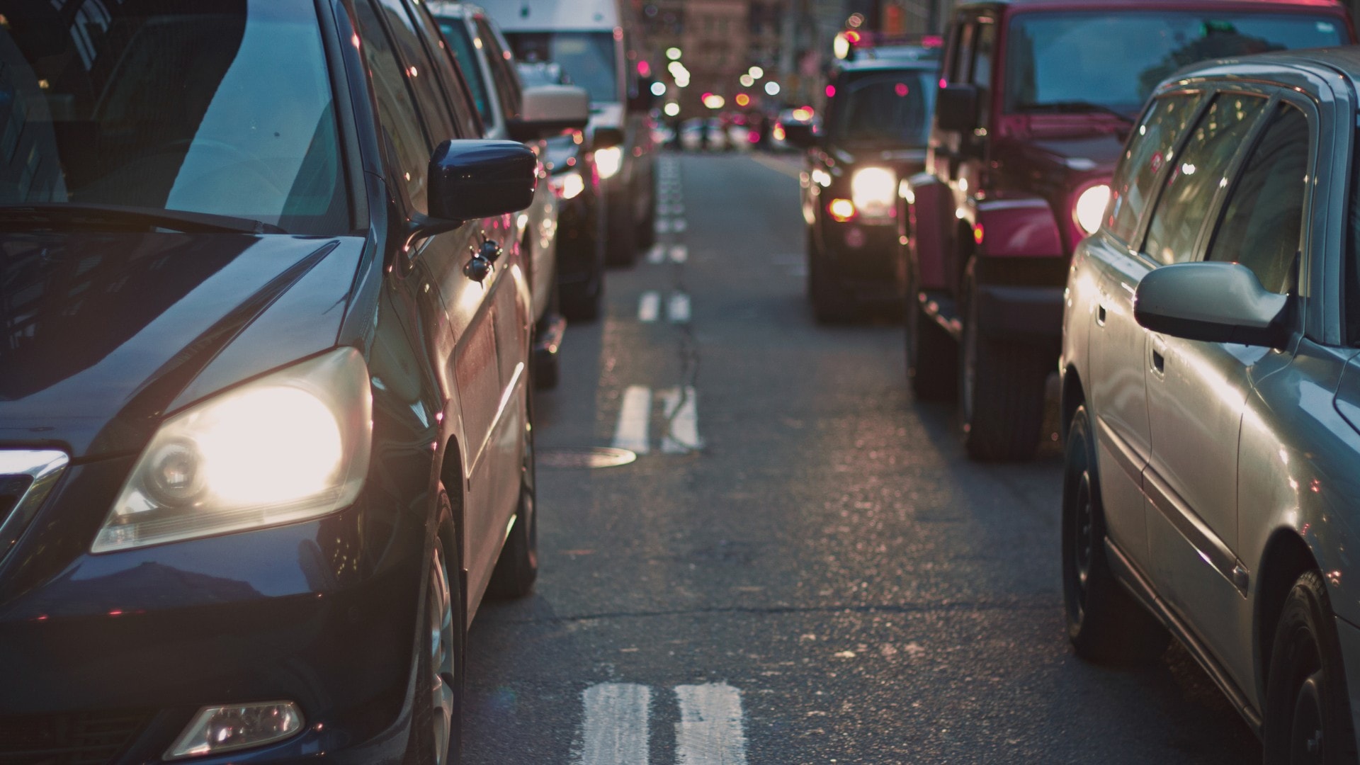 Na snímke sú autá